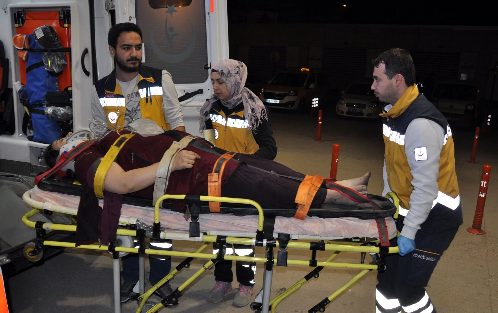 Bursa'da otomobil ağaca çarptı: 1 ölü, 1 yaralı