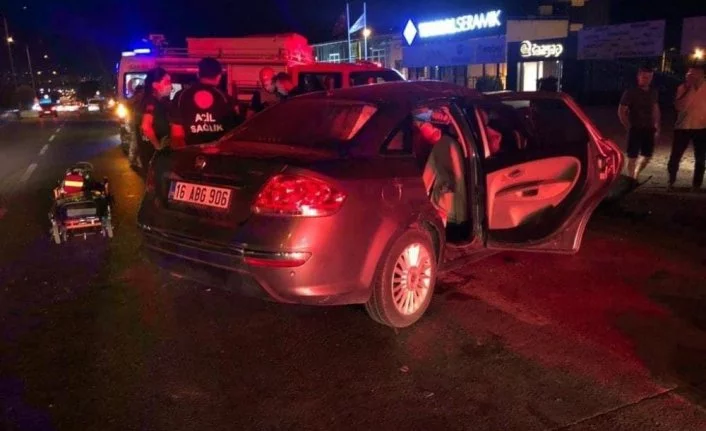 Bursa'da otomobil tırın altına girdi: 2ölü, 2 yaralı