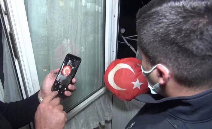 Bursa'da polisin Türk bayrağı hassasiyeti