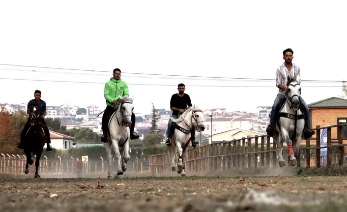 Bursa'da Rahvan Atlar Cumhuriyet için koştu