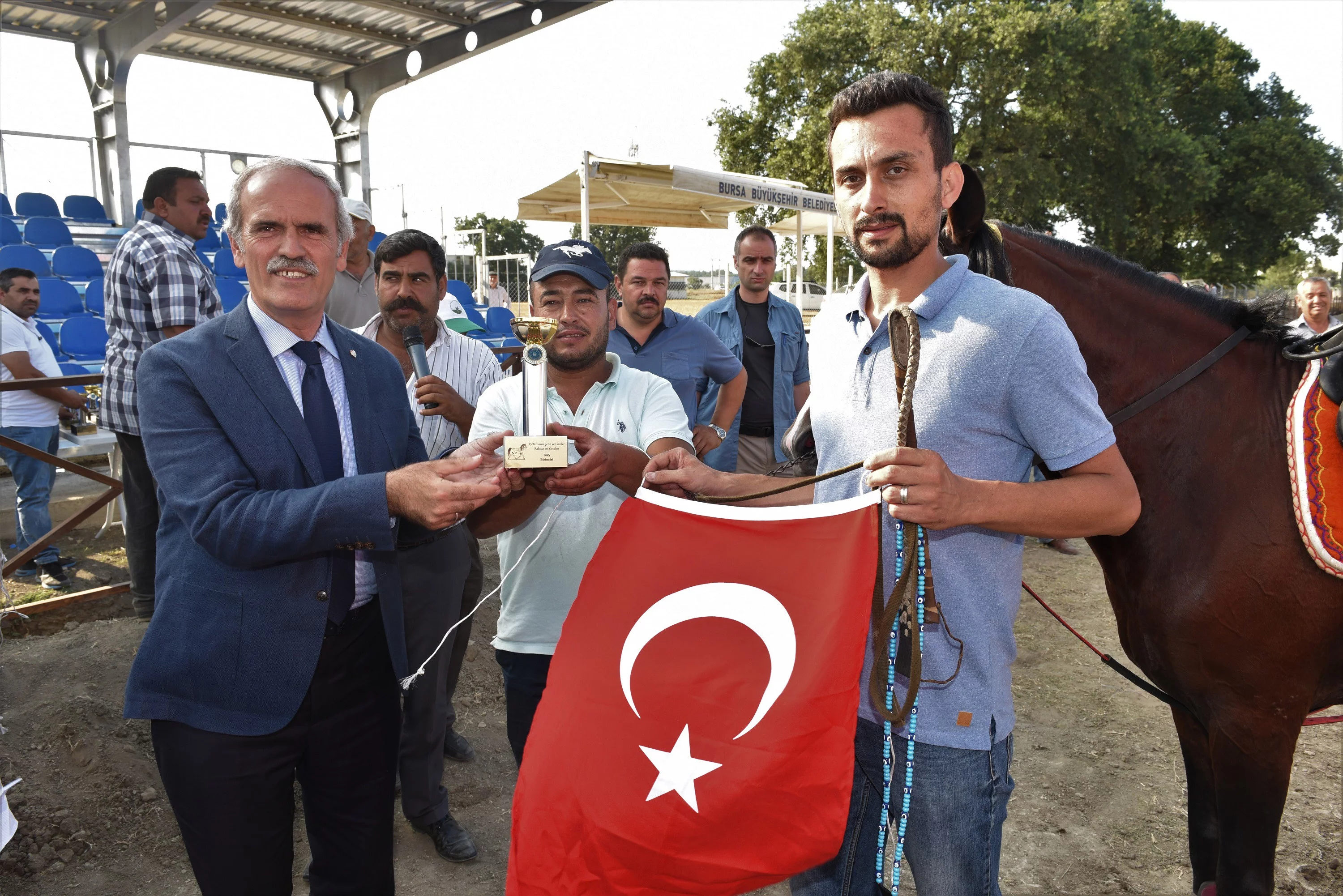 Bursa'da rahvan atları 15 Temmuz anısına yarıştı