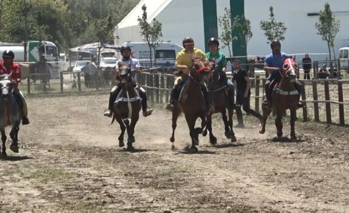 Bursa'da Rahvan Atları Yarışı nefes kesti