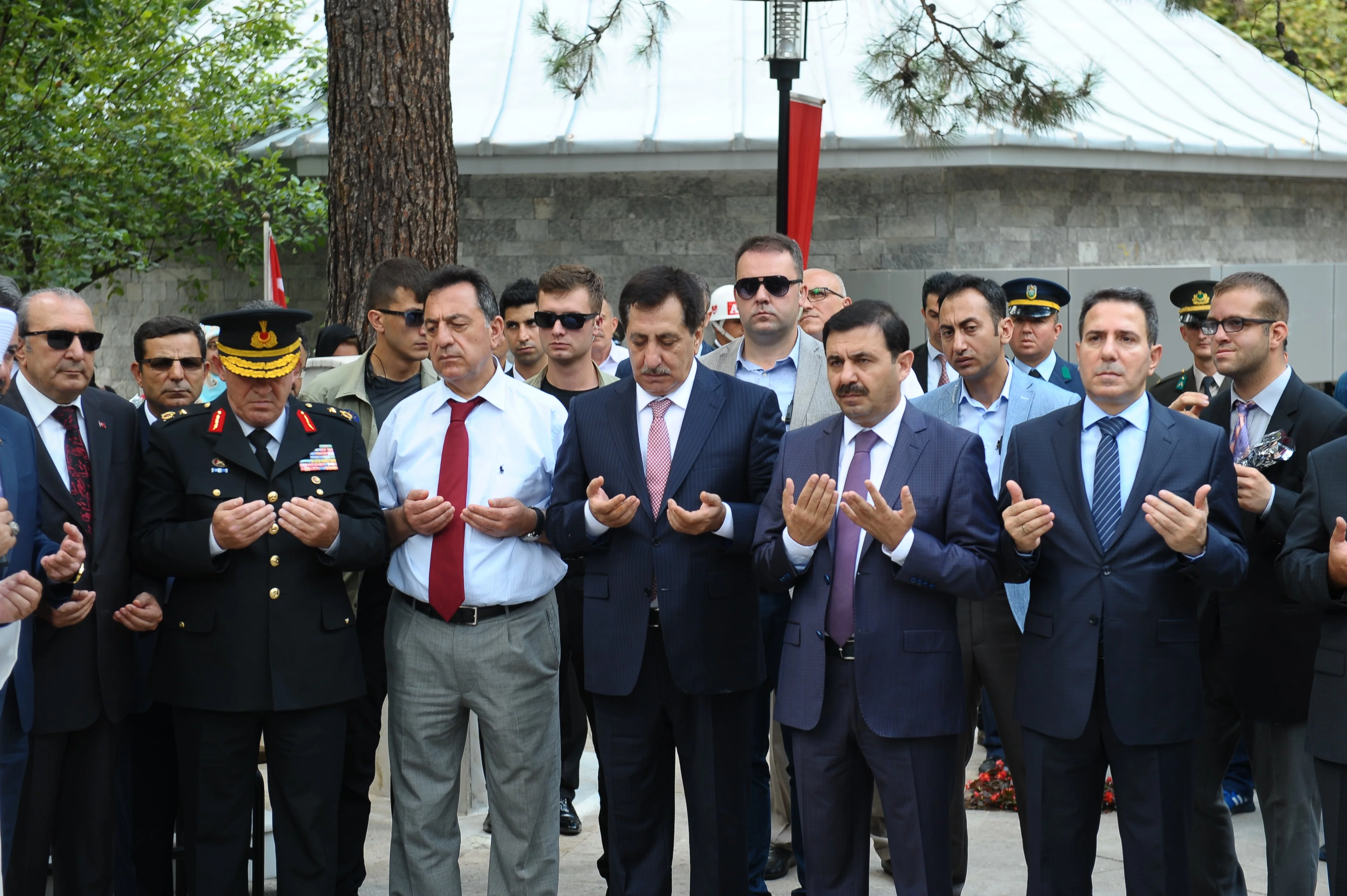 Bursa'da şehitlikte anma töreni düzenlendi