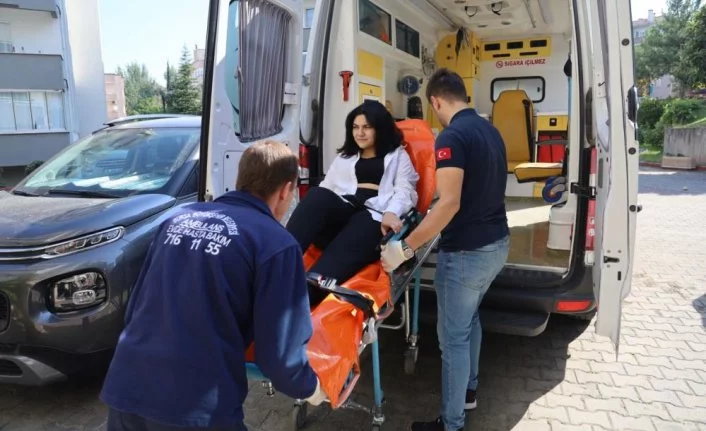 Bursa'da sınava ambulansla geldi