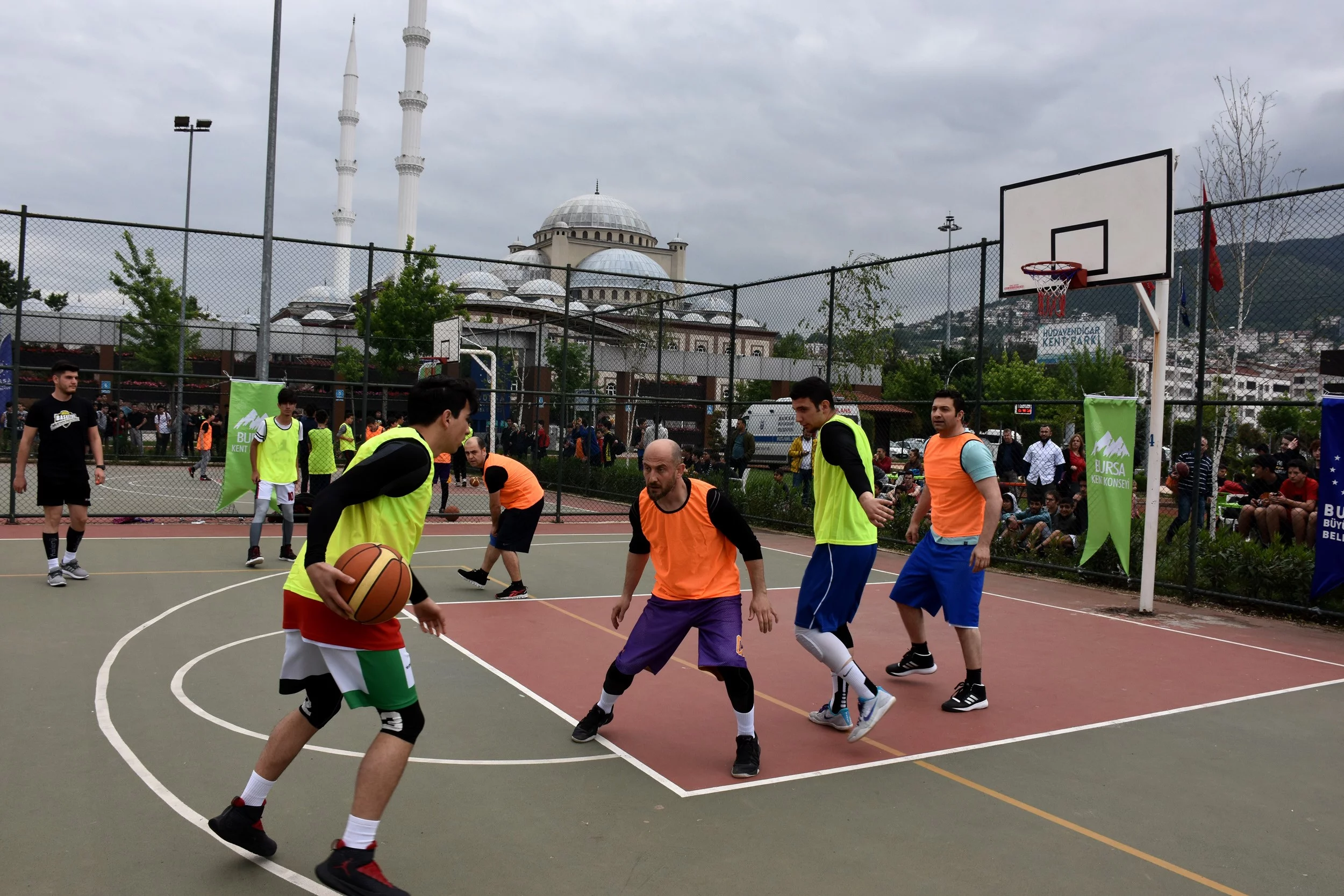 Bursa'da sokak basketbolu heyecanı