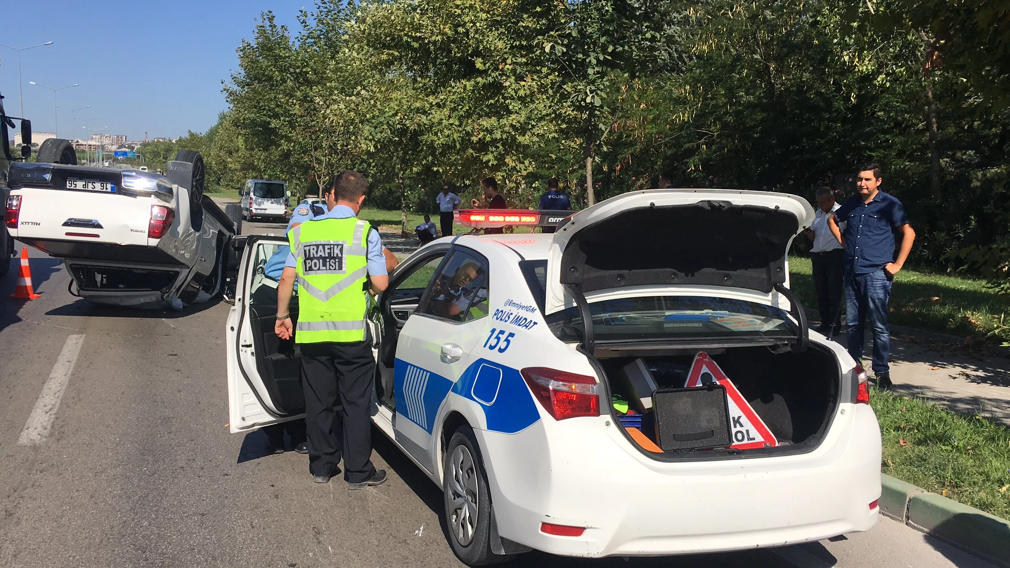 Bursa'da takla atan kamyonette 2 kişi yaralandı