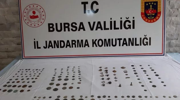 Bursa'da tarihi eser satmak isteyen 4 kişi jandarma ekiplerine yakalandı