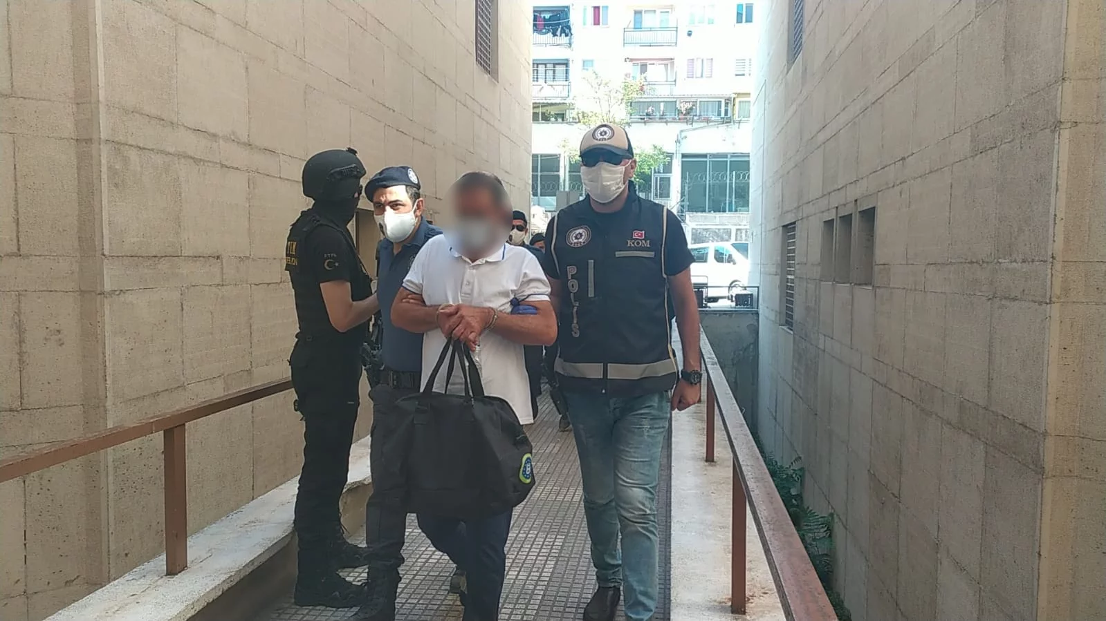 Bursa'da tefecilik suçundan yakalanan 13 şüpheliden 9'u adliyeye sevk edildi