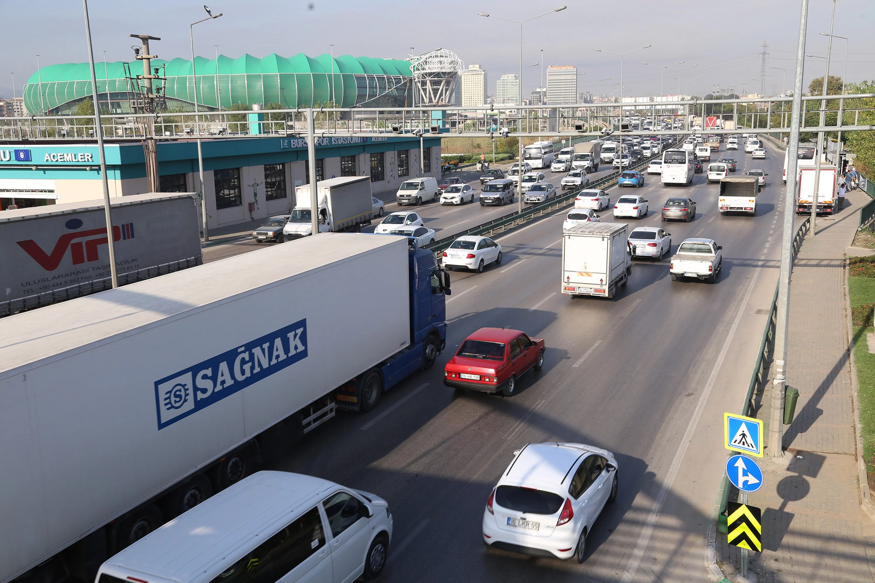 Bursa'da trafiğin kâbusu kamyonlar