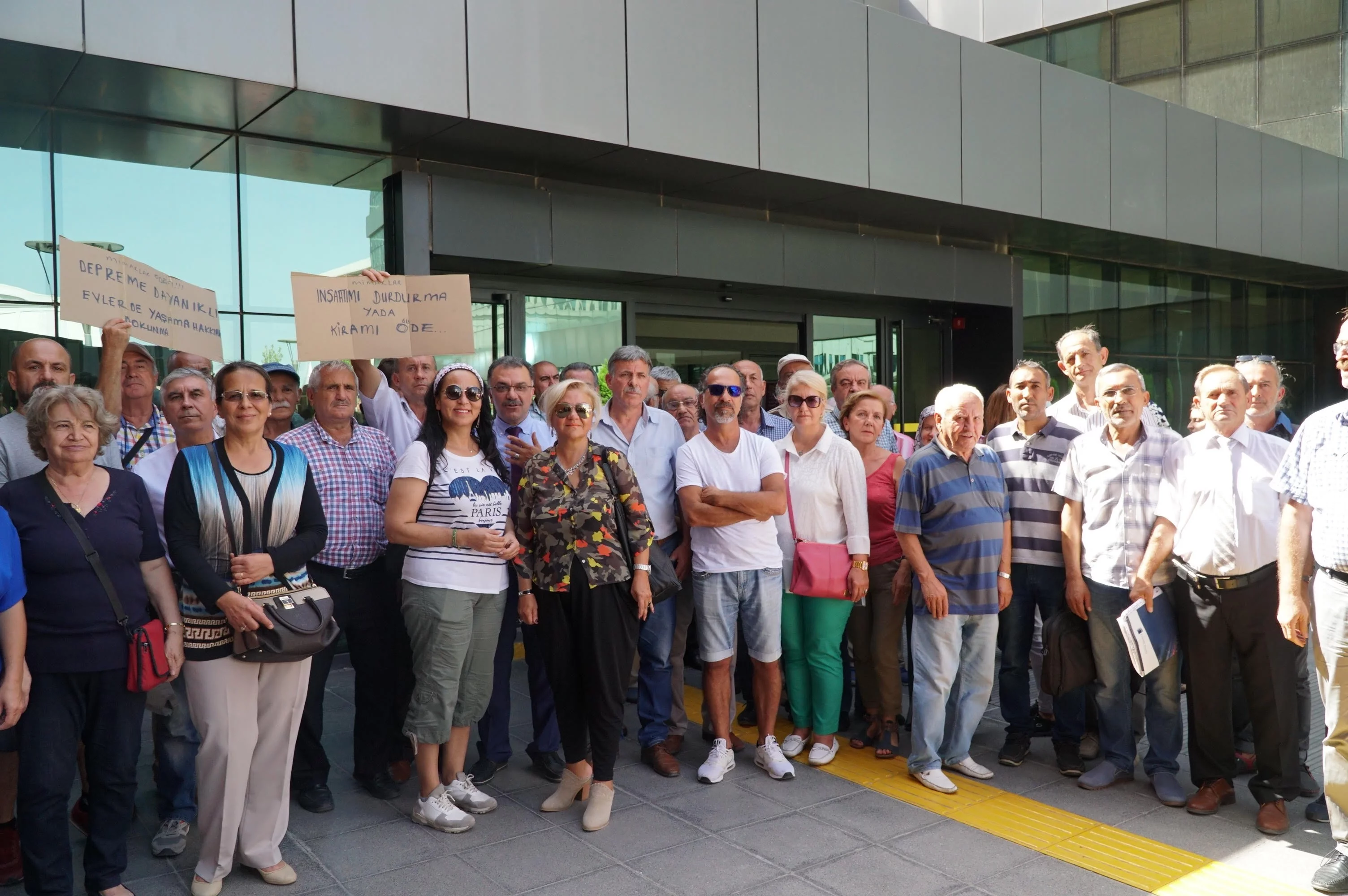 Bursa'da vatandaş kentsel dönüşümün mahkeme kararıyla durdurulmasına isyan etti