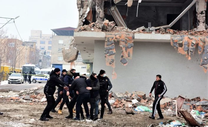 Bursa'da yıkım! Kaçak yapıya geçit yok