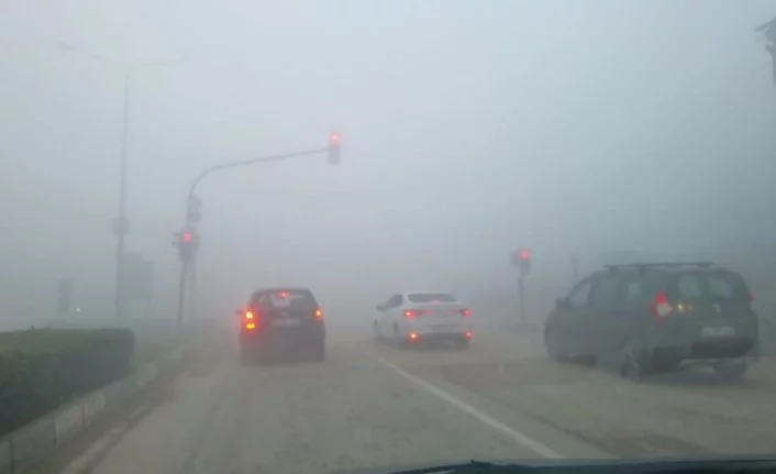 Bursa'da yoğun sis! Sürücülerin zor anları