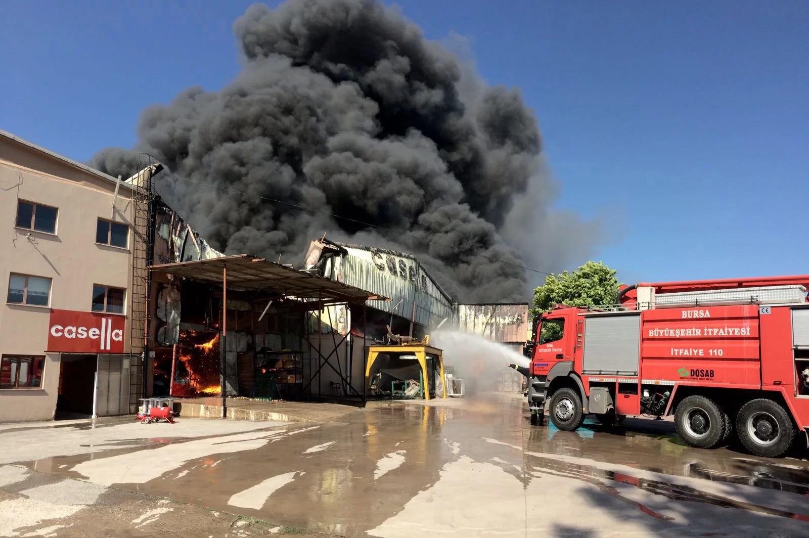 Bursa'daki fabrika yangınında 100 işçi kısa sürede tahliye edildi