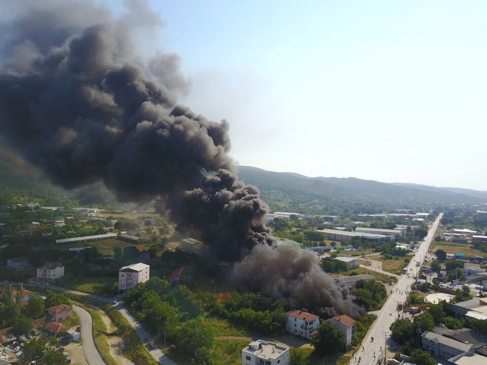 Bursa'daki yangına havadan da müdahale ediliyor