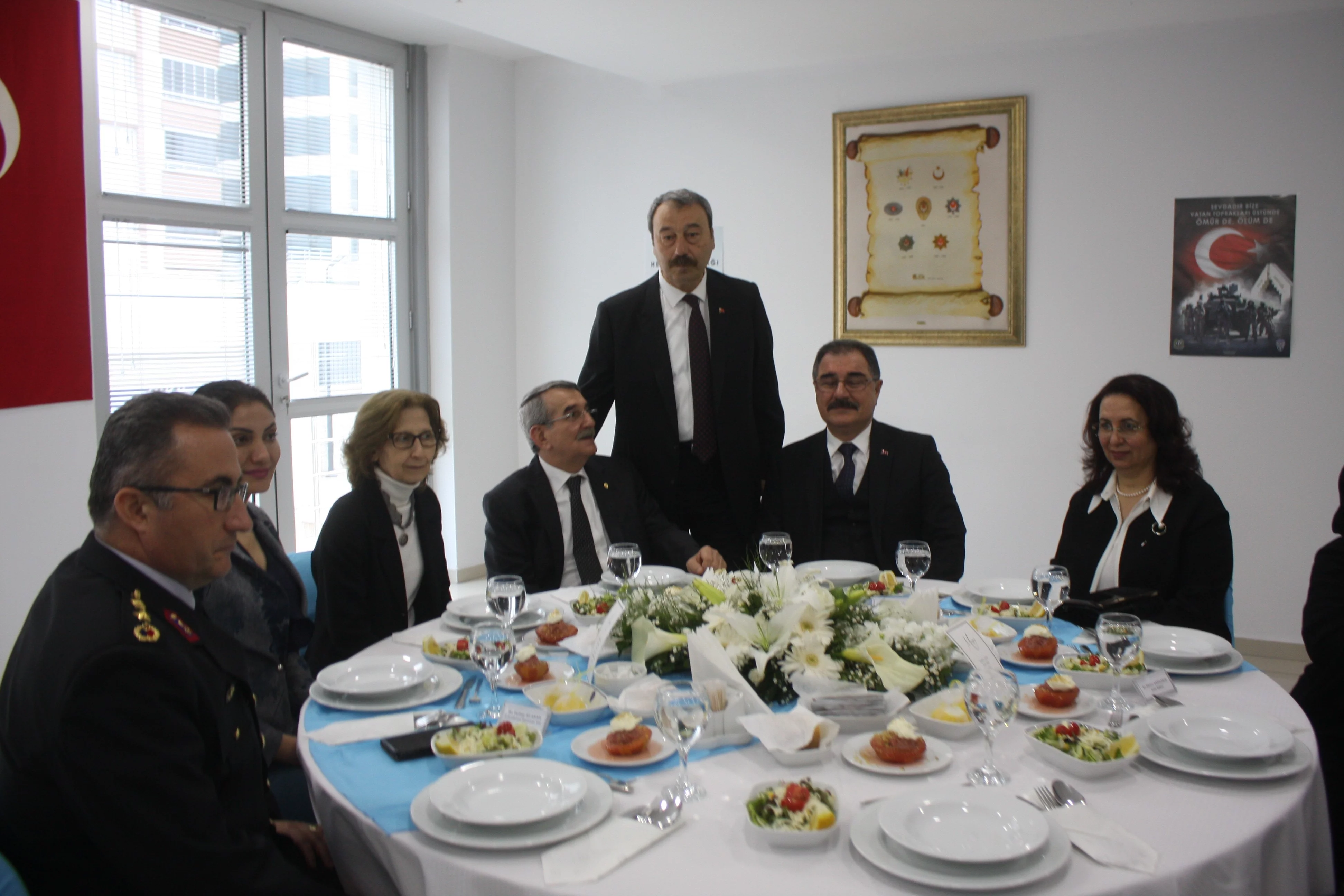Bursa Emniyet Müdür AK şehit aileleri ile yemek yedi