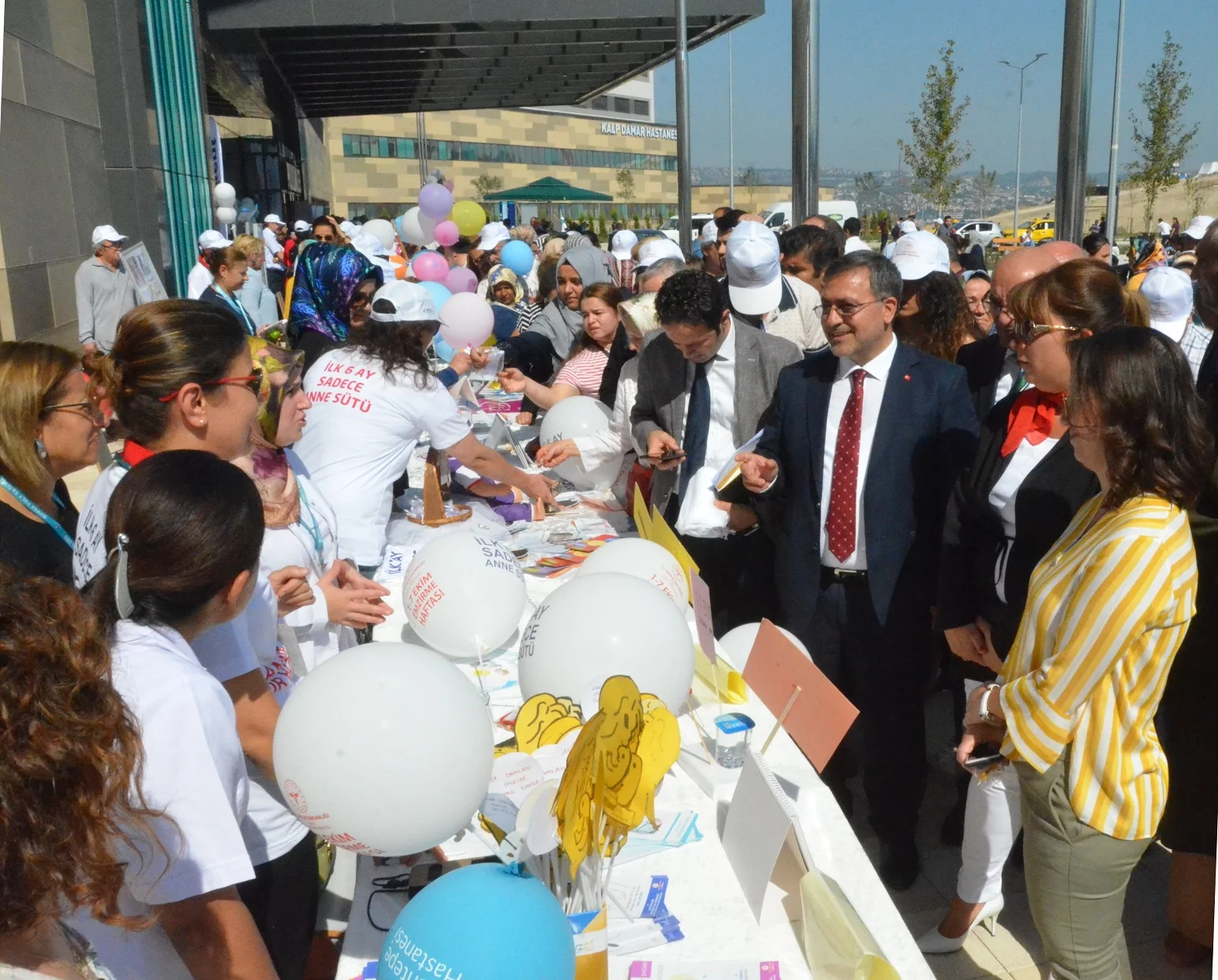 Bursa Şehit Hastanesi’nde “Bebek Dostu Sokağı” açıldı