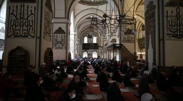 Bursa Ulucami’de Ramazan'ın ilk cuma namazı kılındı