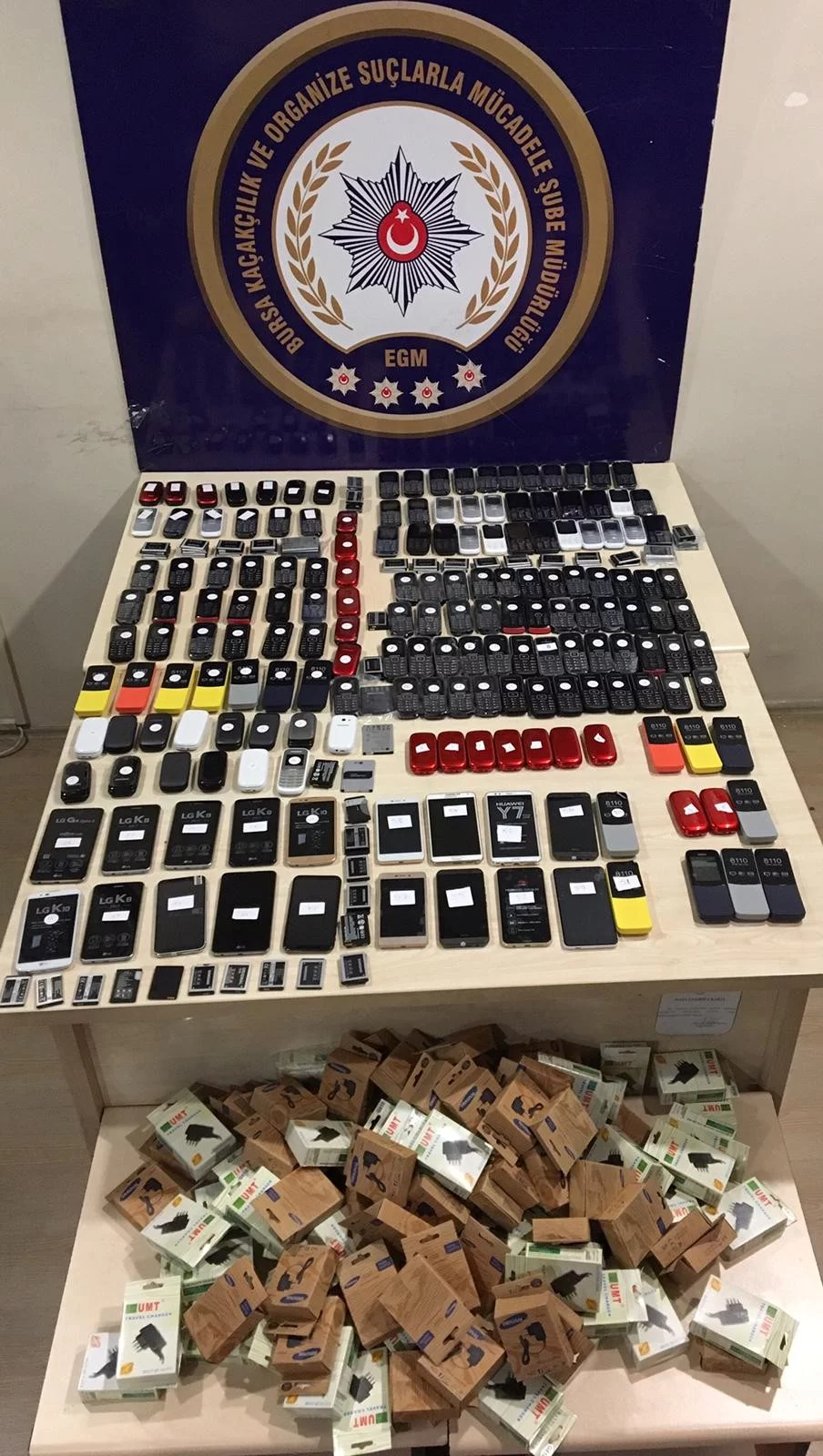 Bursa’da 40 bin liralık kaçak telefon yakalandı