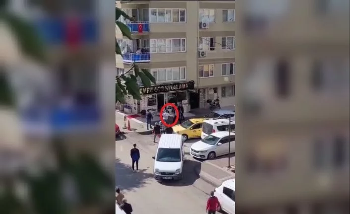 Bursa’da cadde ortasında beyzbol sopalı kavga kamerada