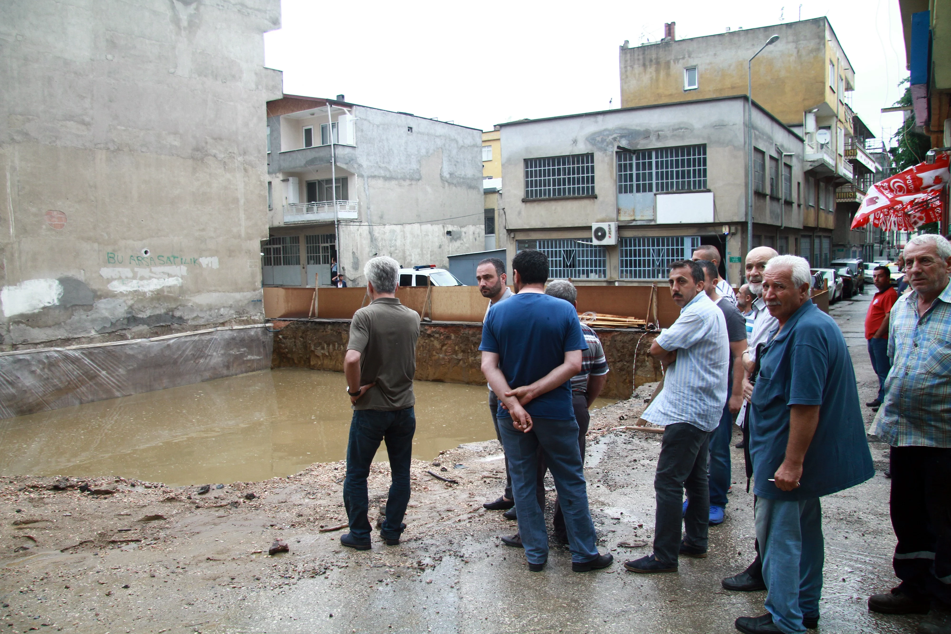 Bursa’da çökme tehlikesi bulunan iki bina boşaltıldı
