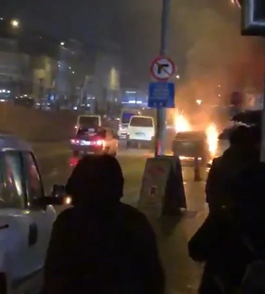 Bursa’da seyir halindeki otomobil alev aldı