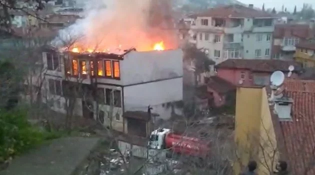 Bursa’da tarihi konaklar bir bir yanıyor