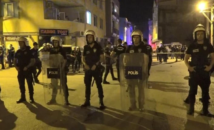 Bursa’da taşlı bıçaklı kavgada 2 polis, 2 bekçi ve 2 çalışan yaralandı