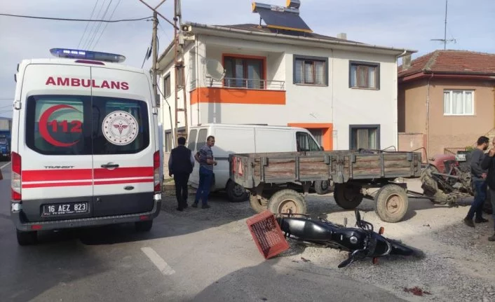 Bursa’da traktör ile motosiklet çarpıştı: 1 ağır yaralı