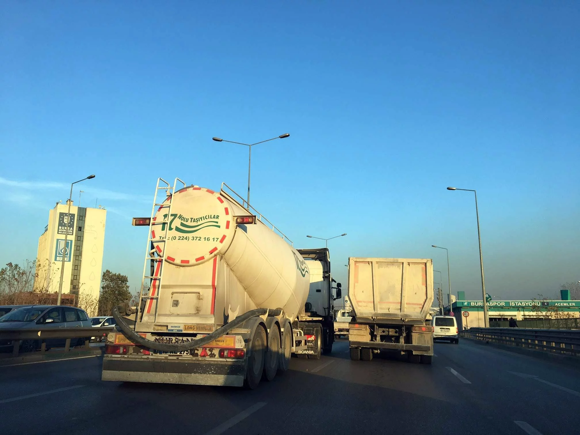 Bursa’da yasak saatlerde trafiğe çıkan tır ve kamyon sürücülerine ceza yağdı