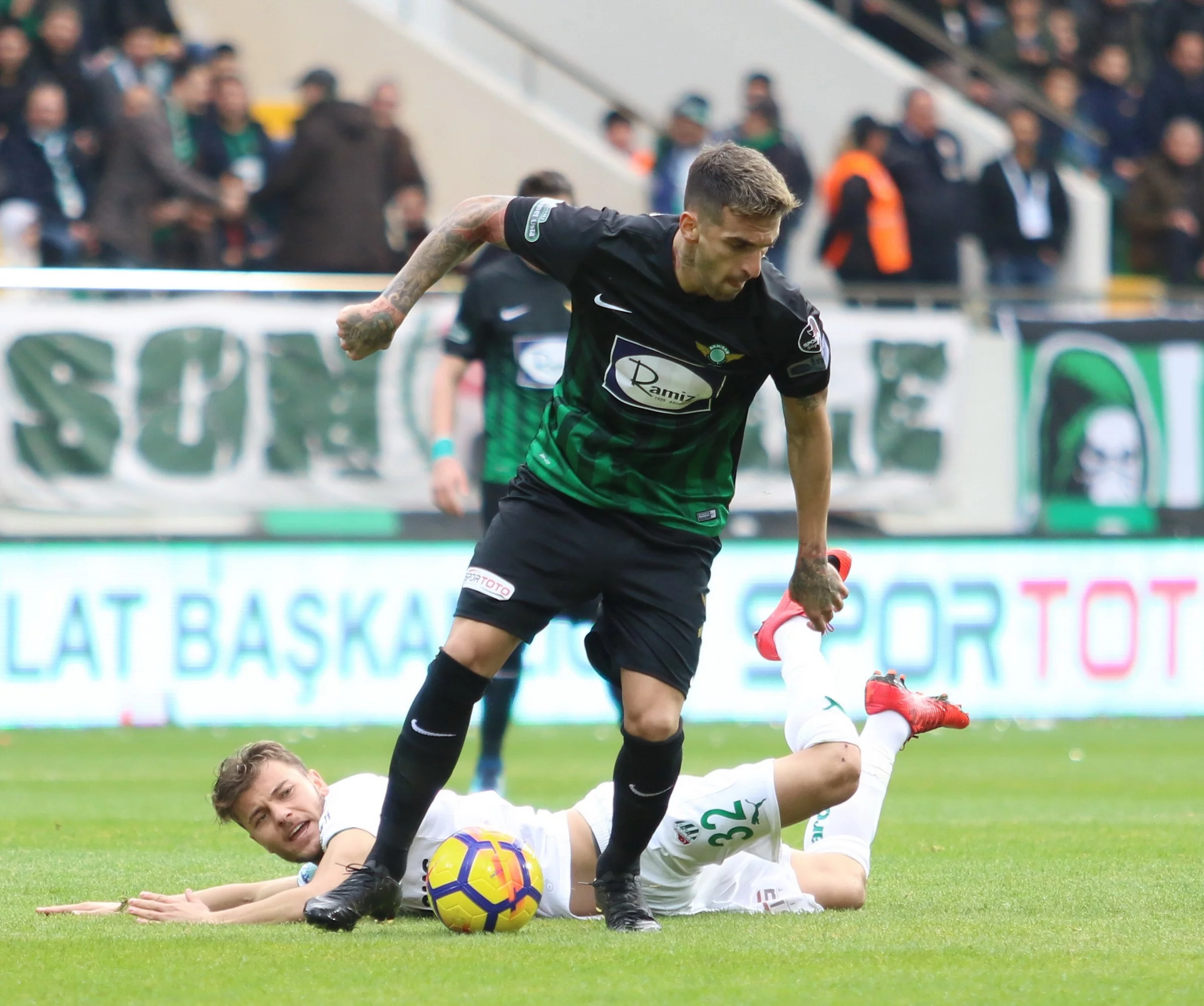 Bursaspor, Akhisarspor'a tek golle kaybetti