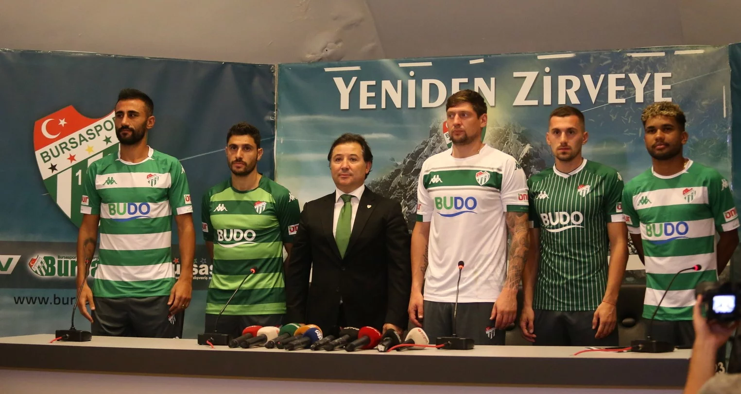 Bursaspor'da yeni transferler için imza töreni düzenlendi