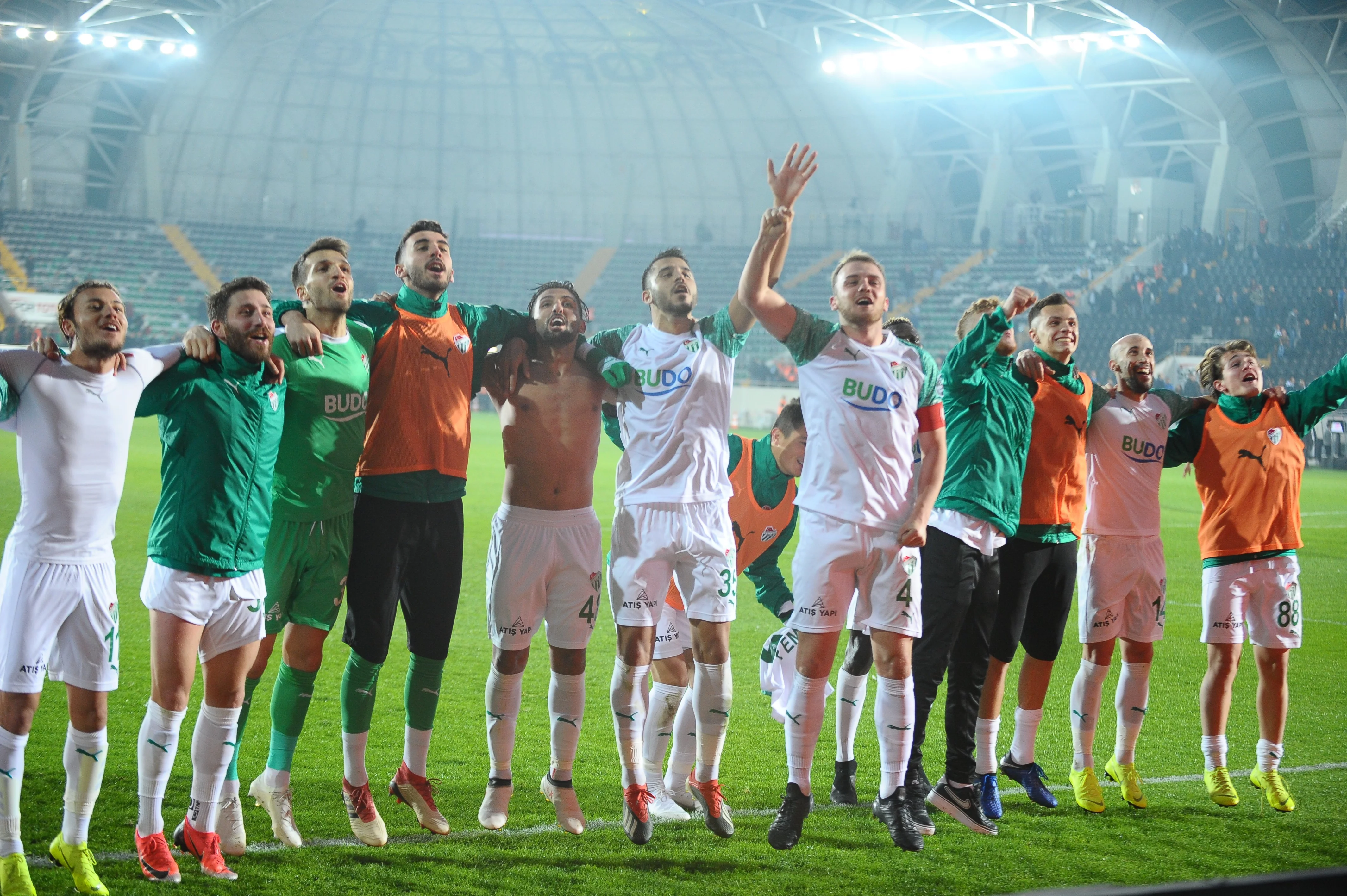 Bursaspor sahaya yerli futbolcularla çıkıyor