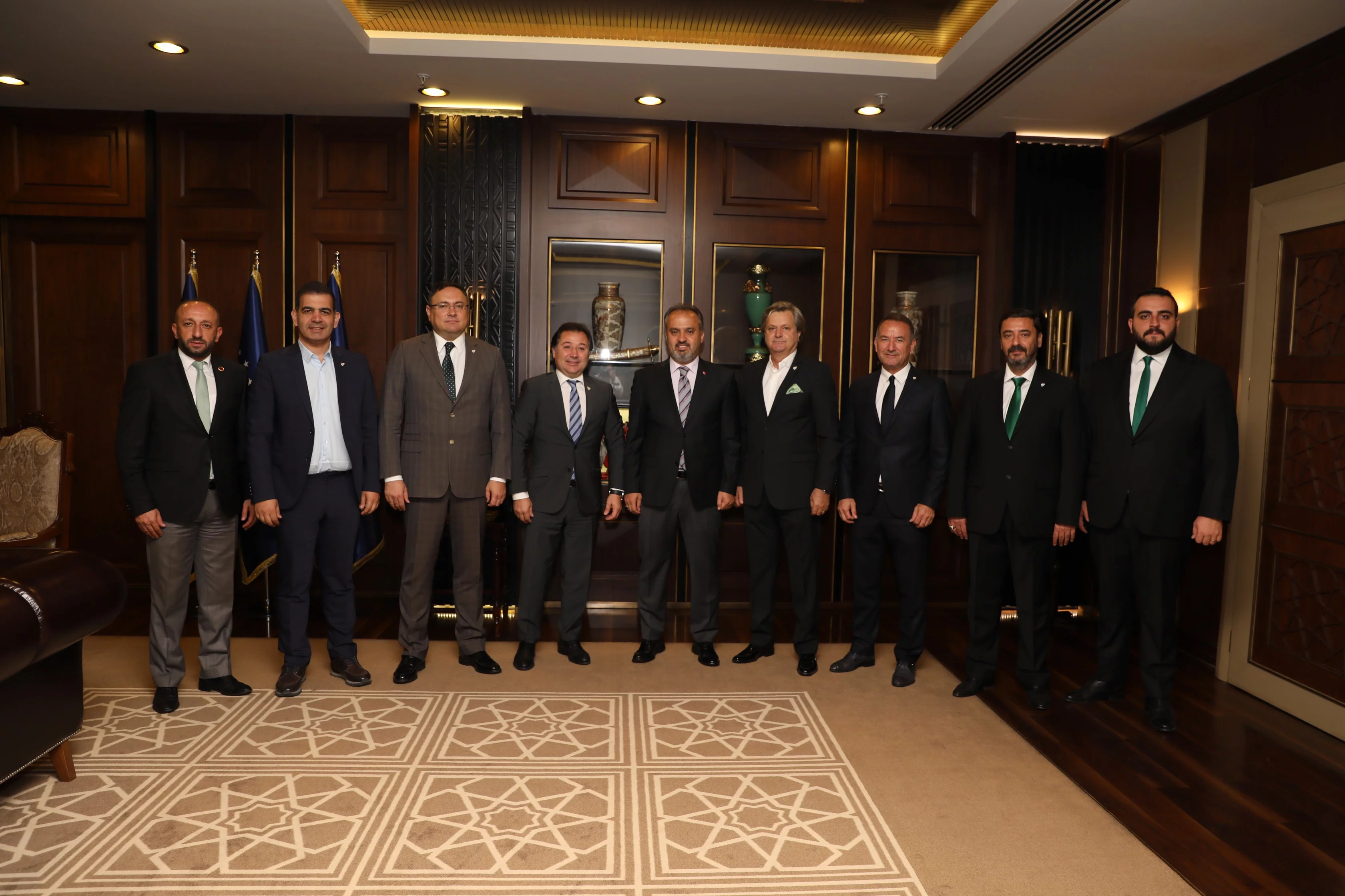 Bursaspor yönetimi, Başkan Aktaş'ı ziyaret etti