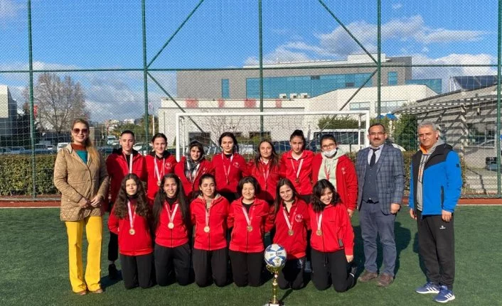 Çevikel: Kız futbolcularımız, Türk kadınının yüz akı olacak