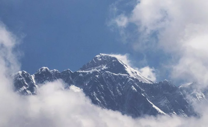 Çin, Everest Dağı'nın kuzey yamacını dağcılara açtı