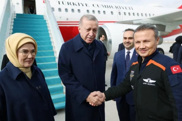 Cumhurbaşkanı Erdoğan, Alper Gezeravcı’yı kabul etti