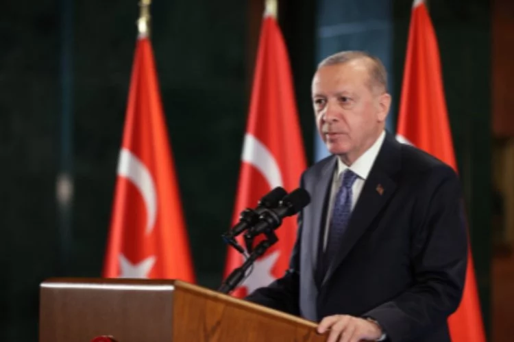 Cumhurbaşkanı Erdoğan: “İkiyüzlü politikalarını ibretle takip ediyoruz”