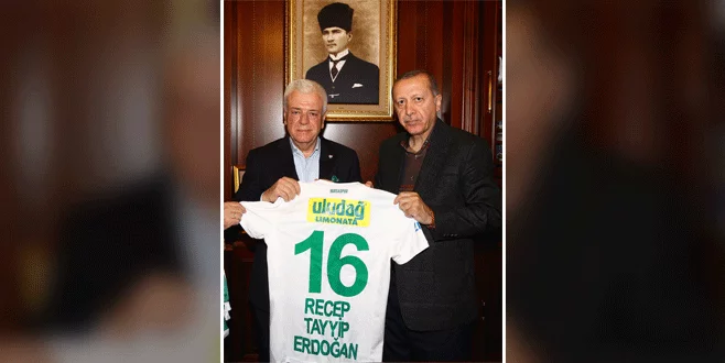 Cumhurbaşkanı Erdoğan'a 'Bursaspor forması' hediyesi
