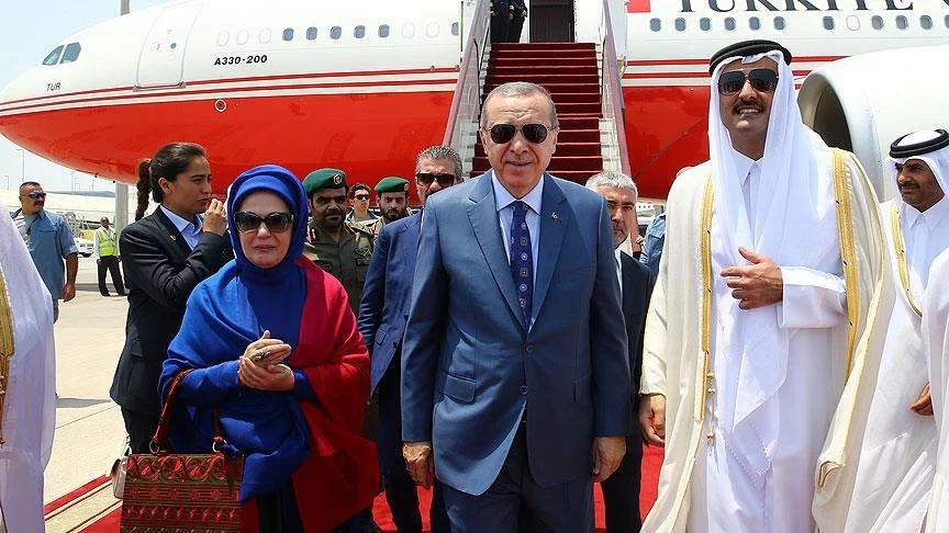 Cumhurbaşkanı Erdoğan'ı Doha'da Katar Emiri karşıladı