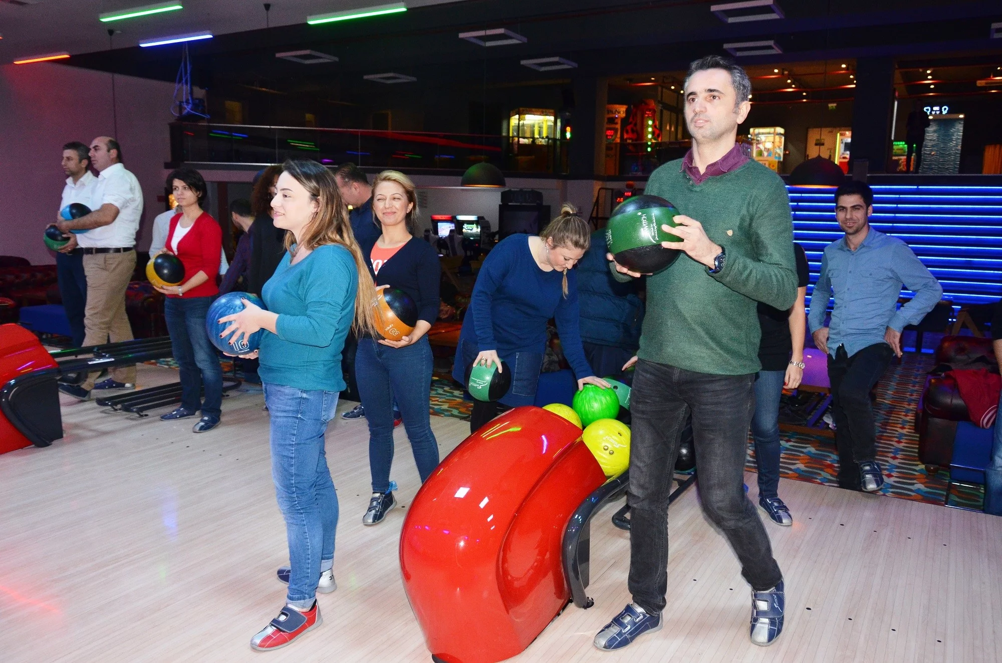 Datatech Grup şirketleri çalışanları bowling turnuvasında ter attı