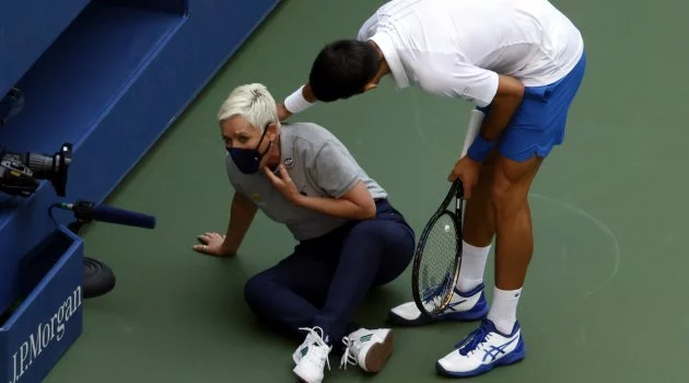 Djokovic sinirine yenik düştü