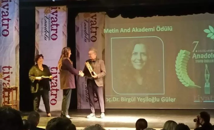 Doç. Dr. Birgül Yeşiloğlu Güler Metin And Akademi Ödülü’nü aldı
