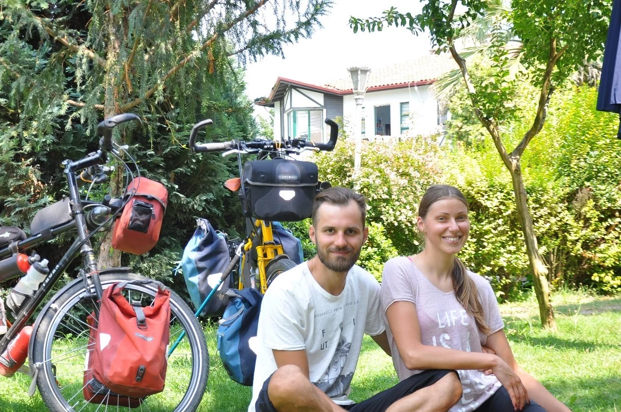 Dünya evine girmeden evvel bisikletle dünya turuna çıktılar