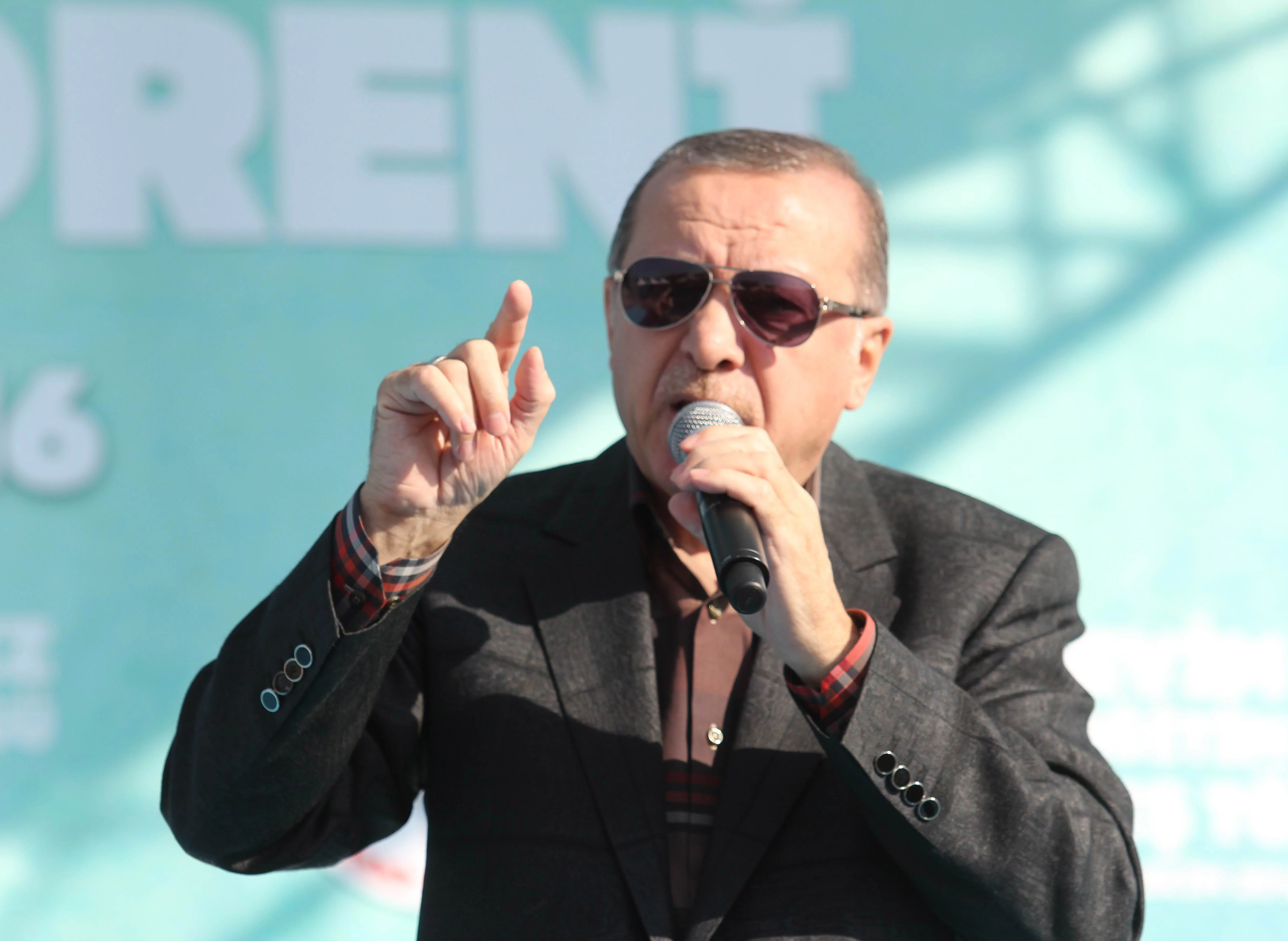 Erdoğan:“Geleceğin Türkiye’sini el ele kuracağız”