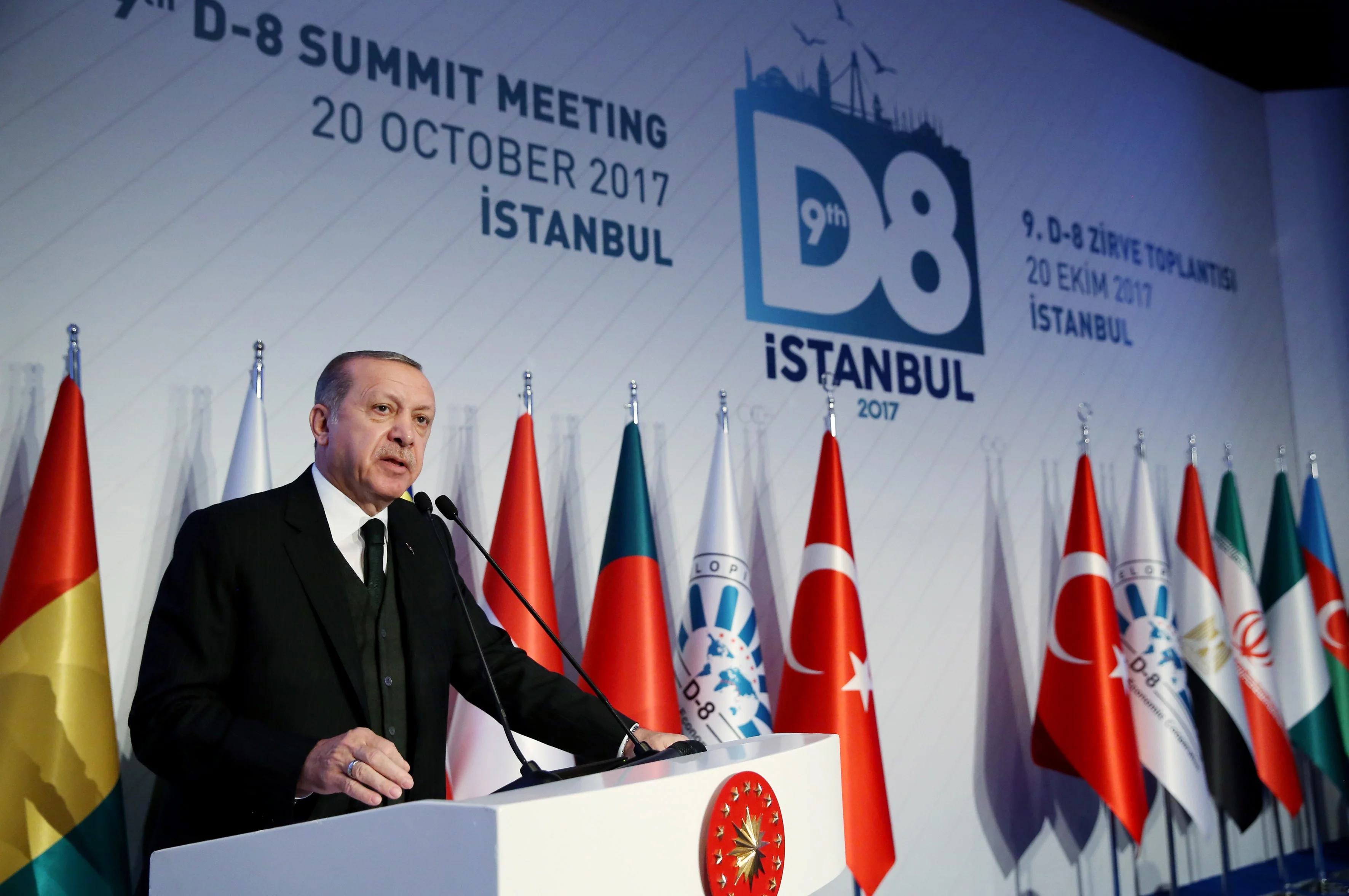 Erdoğan, İstanbul'daki D-8 zirvesinde önemli açıklamalarda bulundu