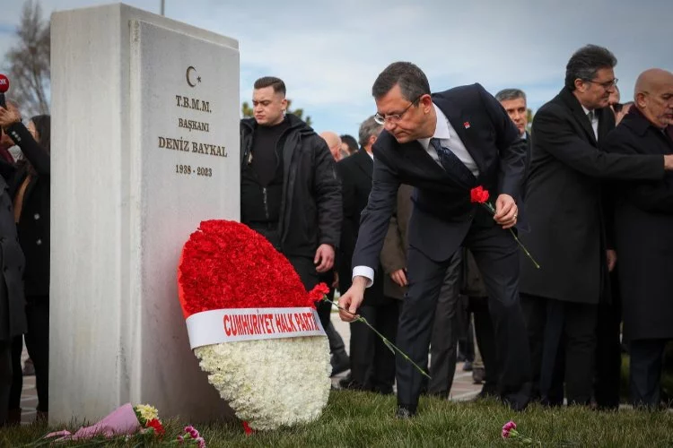 Eski CHP Genel Başkanı Deniz Baykal mezarı başında anıldı