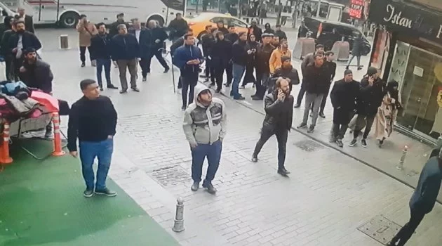 Fatih'te İranlı silahlı gaspçıları vatandaşlar yakaladı; Olay anları kamerada