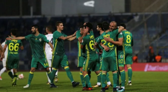 Fenerbahçe Adana Demirspor'u 4-1 yenerek adını tura yazdırdı