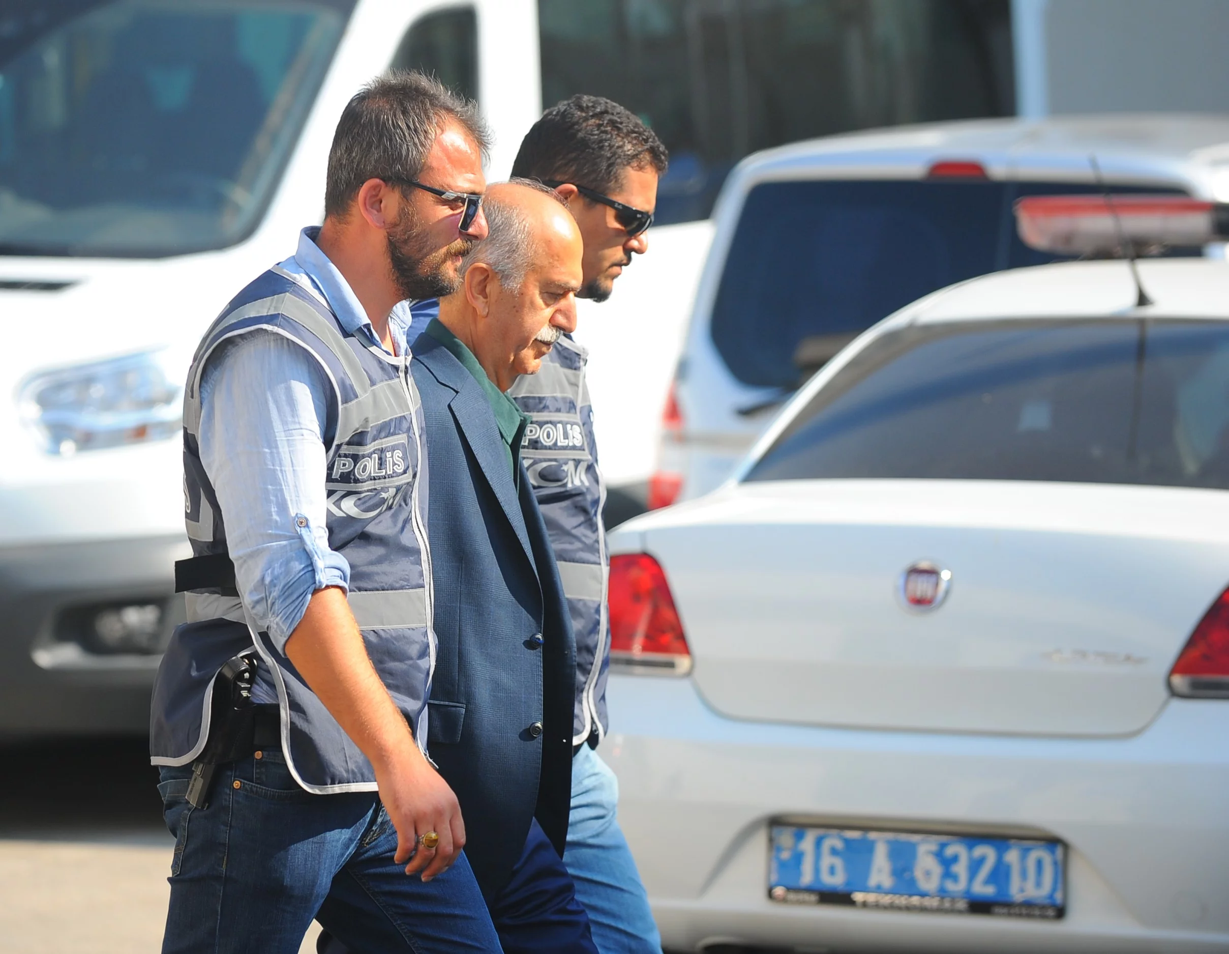 FETÖ operasyonunda gözaltına alınan eski vali Bursa'ya getirildi