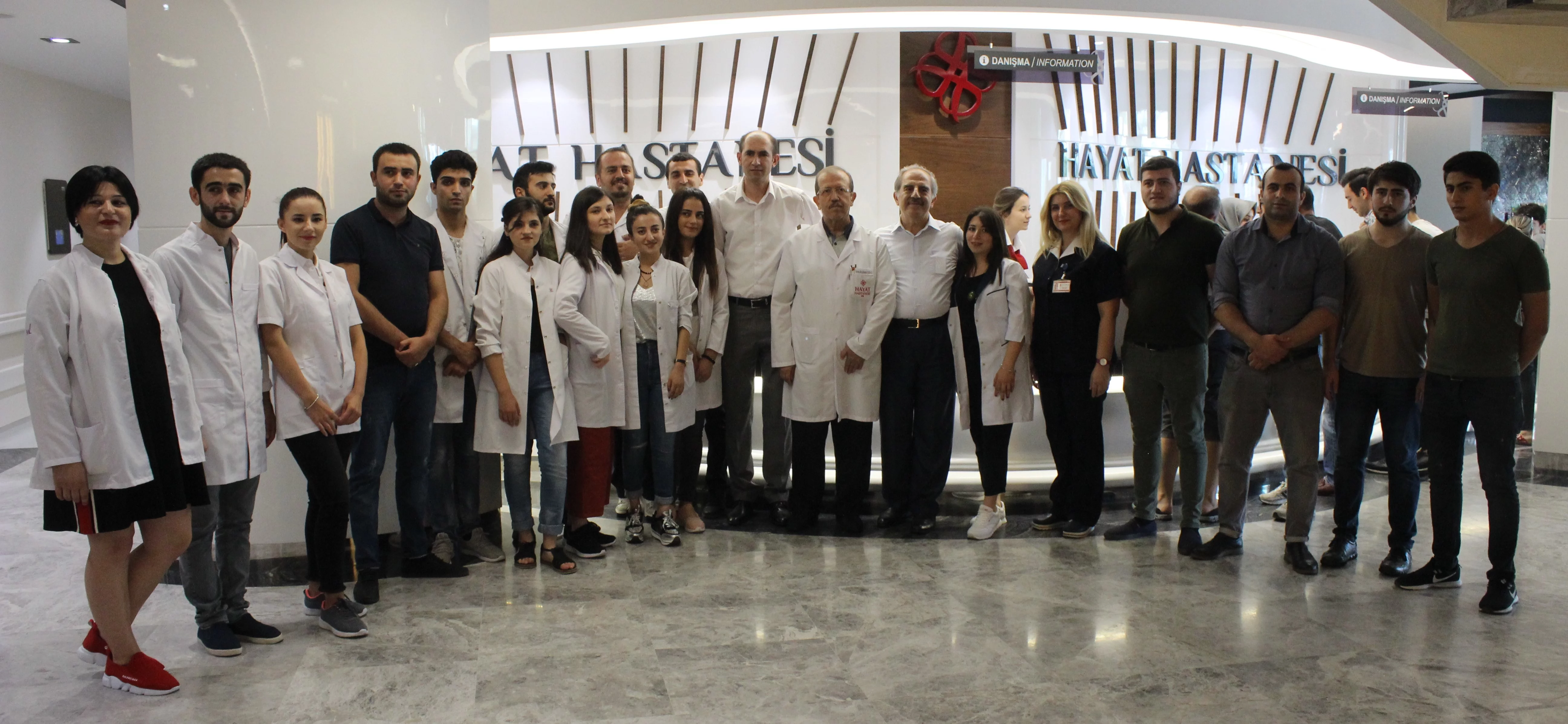 Gürcistanlı tıp öğrencileri, staj için geldikleri Hayat Hastanesi'ne hayran kaldı